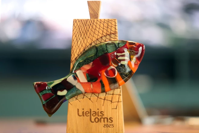 Šī gada nozares balvas “Lielais loms 2025” laureāti: nominācijas “Gada izaugsmes zivsaimniecībā” ieguvējs, SIA “Banga Ltd” un “Inovācija zivsaimniecībā - ” SIA “Karavela”.