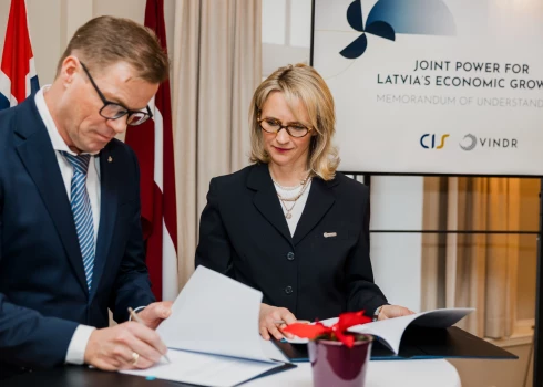 Norvēģijas vēstniecībā parakstīts ūdeņraža ražotāja un termināļa SIA "CIS Liepaja" un vēja enerģijas ražotāja SIA "Vindr Latvia" saprašanās memorands.