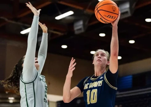 Spēlētāja klubam pievienojās septembra vidū.