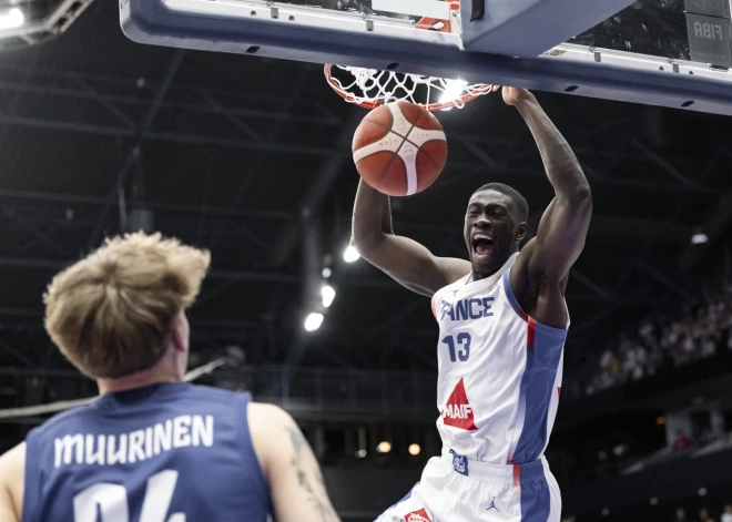 Somijas basketbolisti Pasaules kausa kvalifikācijas turnīra spēlē pārspēj Franciju
