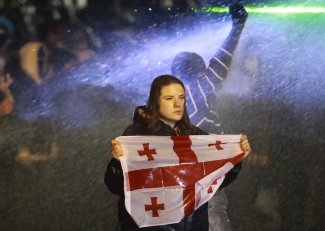 Medijs: Gruzijā protestētāju apspiešanai tika izmantoti ķīmiskie ieroči, kādus izmantoja Pirmajā pasaules karā