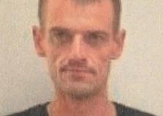 Rīgā meklē vīrieti, kurš pēc avārijas Sarkandaugavā pameta notikuma vietu un aizbēga