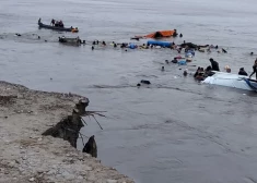 Krasta erozija izraisa nāvējošu zemes nogruvumu Peru – nogrimuši divi kuģi ar pasažieriem