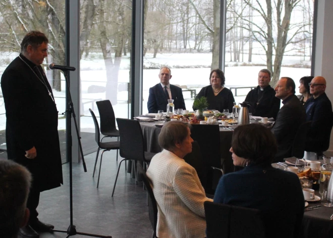 Restorānā "Zoltners" lūdz Dievu un vāc ziedojumus daudzbērnu ģimenēm