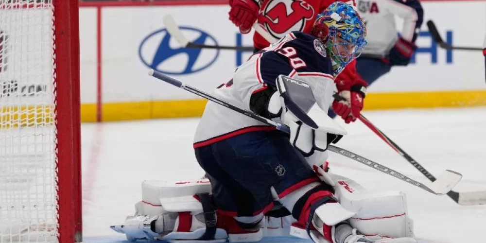 Latvijas vārtsargs Elvis Merzļikins pirmdien atvairīja 30 metienus.