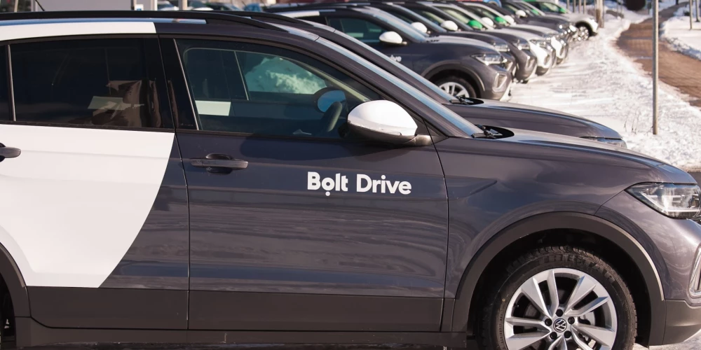 Koplietošanas auto kļuvuši par ērtu pārvietošanās veidu, taču reizēm lietotāji nonāk nepatīkamās situācijās – pēc auto novietošanas fiziski brauciens netiek noslēgts lietotnē, un transportlīdzekli var izmantot kāds cits. 