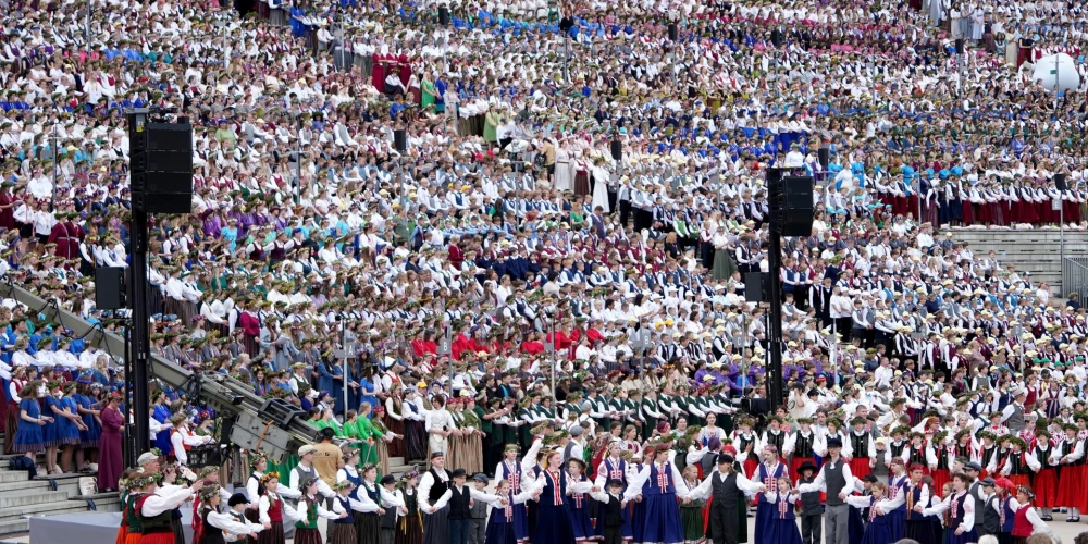 Если рассматривать расходы отдельных самоуправлений, то больше всего потратила Рига - свыше 1 млн евро.