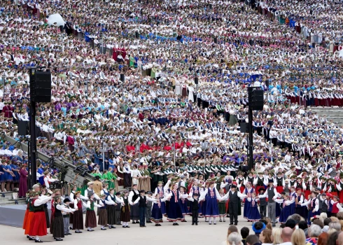 Если рассматривать расходы отдельных самоуправлений, то больше всего потратила Рига - свыше 1 млн евро.