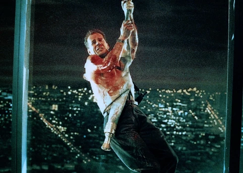 Kadrs no filmas "Cietais rieksts".