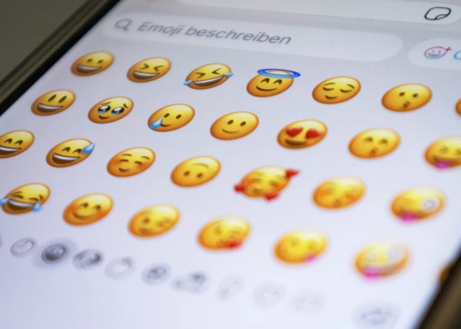 Es zinu, ka tu šīs emocijzīmes lieto nepareizi. Kā tagad sarakstās Gen Z