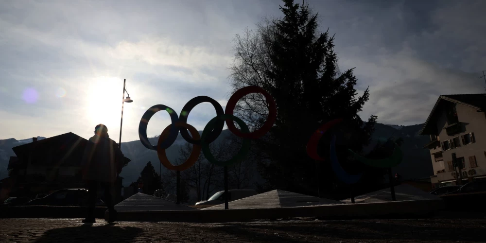 Olimpisko spēļu logo Tesero, kur notiks distanču slēpošanas sacensības. 