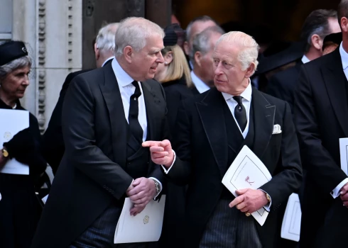 Princis Endrū negrib pamest greznību.