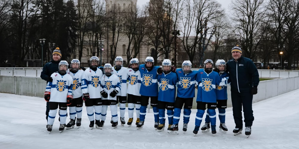 Publiskās slidotavas atklāšana Esplanādē.