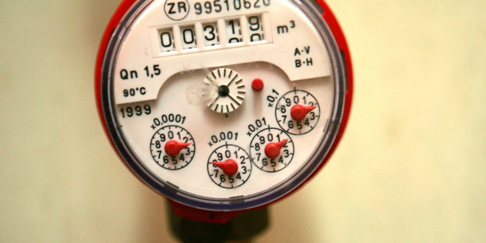 Krāpnieki vilto darbinieku apliecības un pieprasa skaidru naudu par elektrības skaitītāja maiņu.