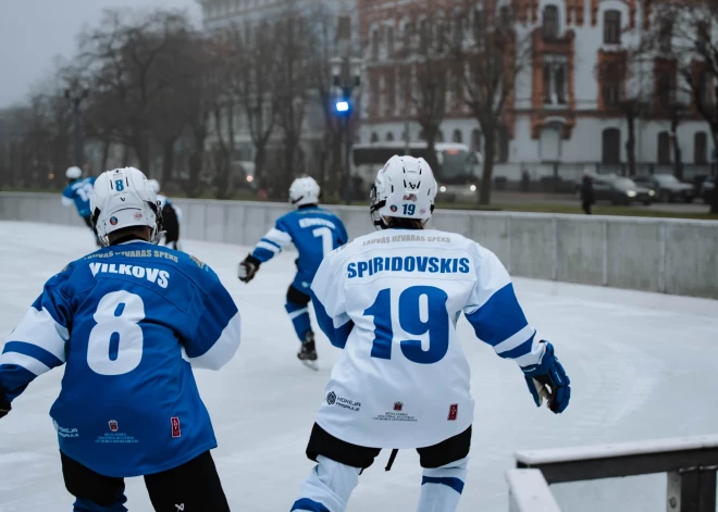 На Эспланаде официально открылся общественный каток.