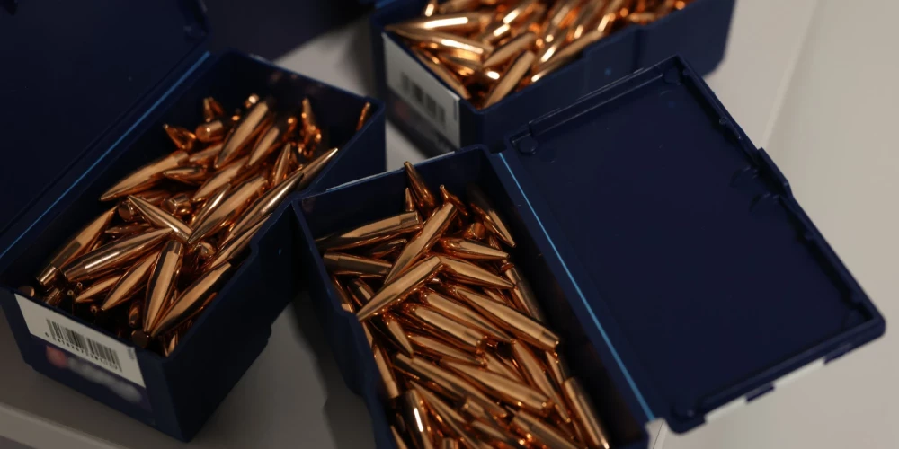 Fotoattēls ar izņemtajām lodēm.