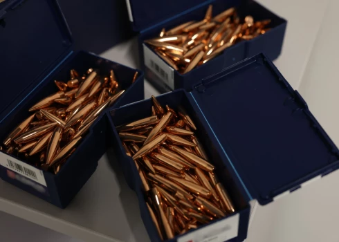 Fotoattēls ar izņemtajām lodēm.