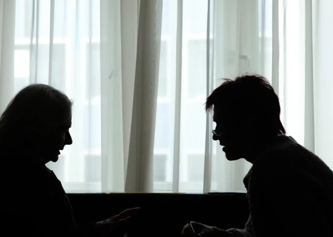 Латвия внизу рейтинга равенства: пока большинство женщин стирают и гладят, солидная доля мужчин чувствуют себя "очень хорошо"