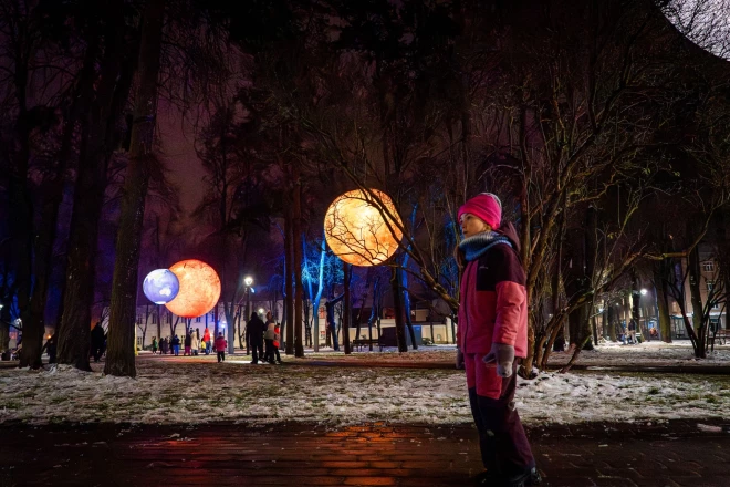 Planētu parāde sajūsmina ne tikai bērnus.