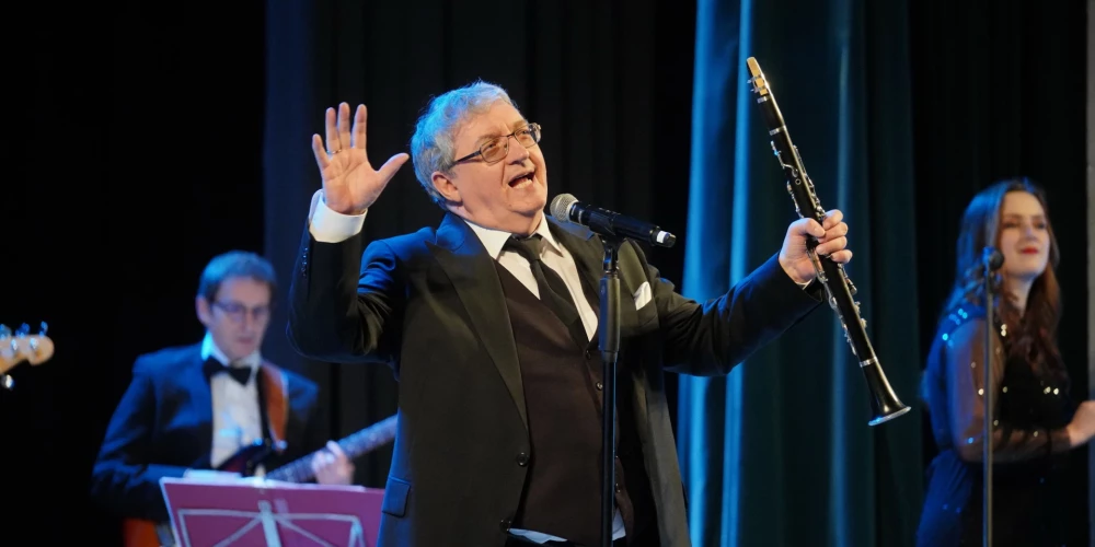 2025. gada 30. novembrī Rīgas Latviešu biedrības nama Lielajā zālē izskanēja koncerts "Zelta laikmeta dziesmas", kurā satikās izcili latviešu estrādes dziedātāji - Žoržs Siksna, Viktors Lapčenoks, Uģis Roze un Viktors Zemgals -, kā arī Guntis Veits.