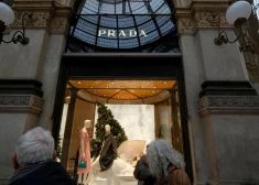 "Prada" nopirkusi konkurentu "Versace" par 1,25 miljardiem eiro