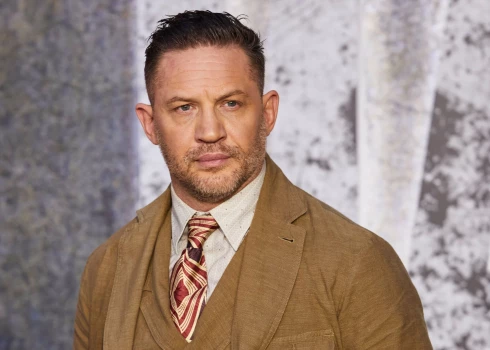 Toms Hārdijs filmas “Haoss” pirmizrādes vakarā Londonā šā gada 15. aprīlī.