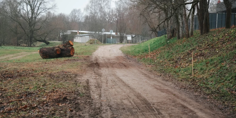 Valmierā sākta Gaujas krasta promenādes izbūve Plostnieku ielā