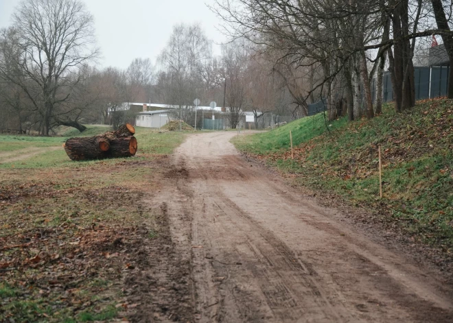 Valmierā sākta Gaujas krasta promenādes izbūve Plostnieku ielā