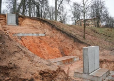 Valmierā būvē Gaujas krasta promenādi. FOTO