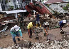 Indonēzijā turpina pieaugt bojāgājušo skaits plūdos 