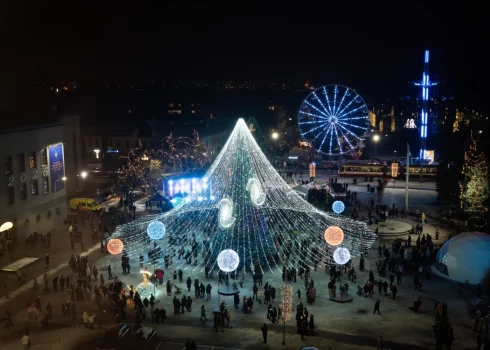Главная ель Даугавпилса в этом году — в самом центре Вселенной.