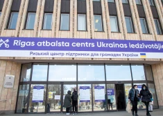 Украинцы в Латвии лишаются части пособий: меньше денег, меньше льгот