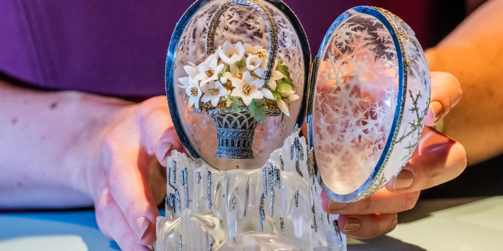 Viens no retākajiem Faberžē mākslas darbiem pārdots par astronomisku summu.