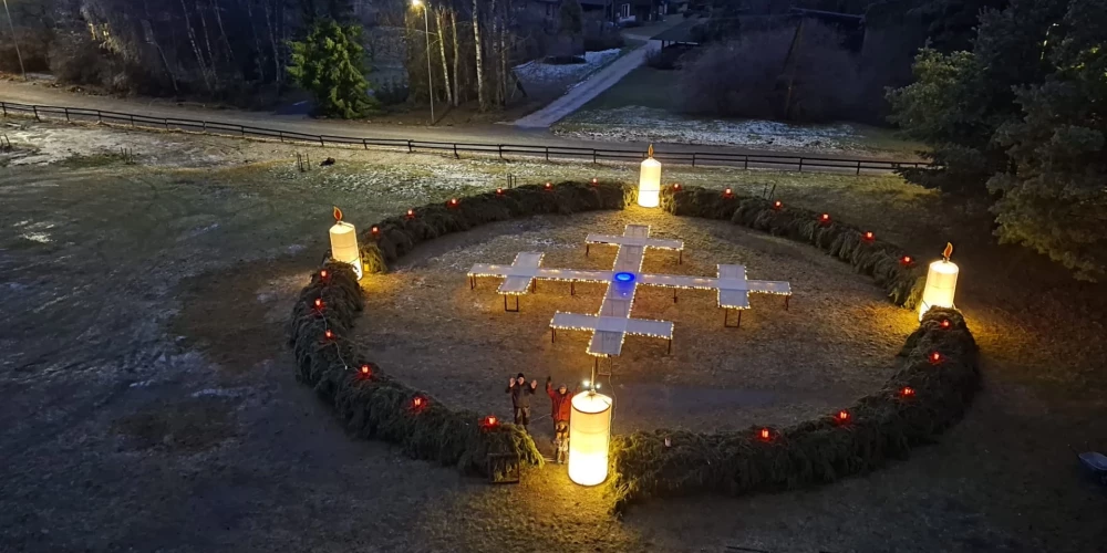 Skultes baznīcas Lielais Adventa vainags atrodas Skultē, Skultes pagastā, Limbažu novadā un to aplūkot iespējams jebkurā diennakts laikā iepretim baznīcai.
