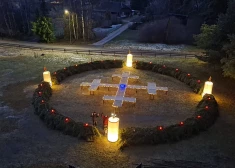 Lielais Adventa vainags Skultē mirdz visā savā spožumā