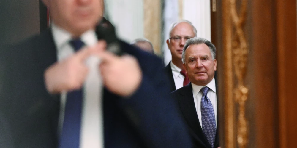 Donalda Trampa īpašais sūtnis Stīvs Vitkofs pirmdien devās uz Maskavu, lai tiktos ar Putinu.