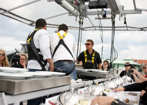 Restorānā "Dinner in the Sky".