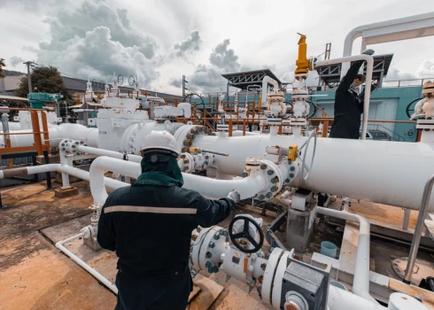 Европарламент одобрил курс на отказ от газа и нефти из России.