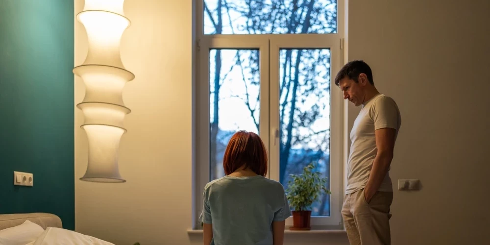 Hronisks stress, alkohola lietošana, neizrunāti aizvainojumi un nespēja aprakstīt savas emocijas ir “sarkanie karogi”, kas brīdina, ka vardarbīga uzvedība var attīstīties, un tāpēc laikus ir jāpieņem lēmums rīkoties.