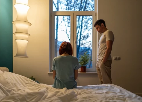 Hronisks stress, alkohola lietošana, neizrunāti aizvainojumi un nespēja aprakstīt savas emocijas ir “sarkanie karogi”, kas brīdina, ka vardarbīga uzvedība var attīstīties, un tāpēc laikus ir jāpieņem lēmums rīkoties.