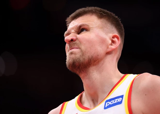 Slimība turpinās liegt Porziņģim doties laukumā NBA