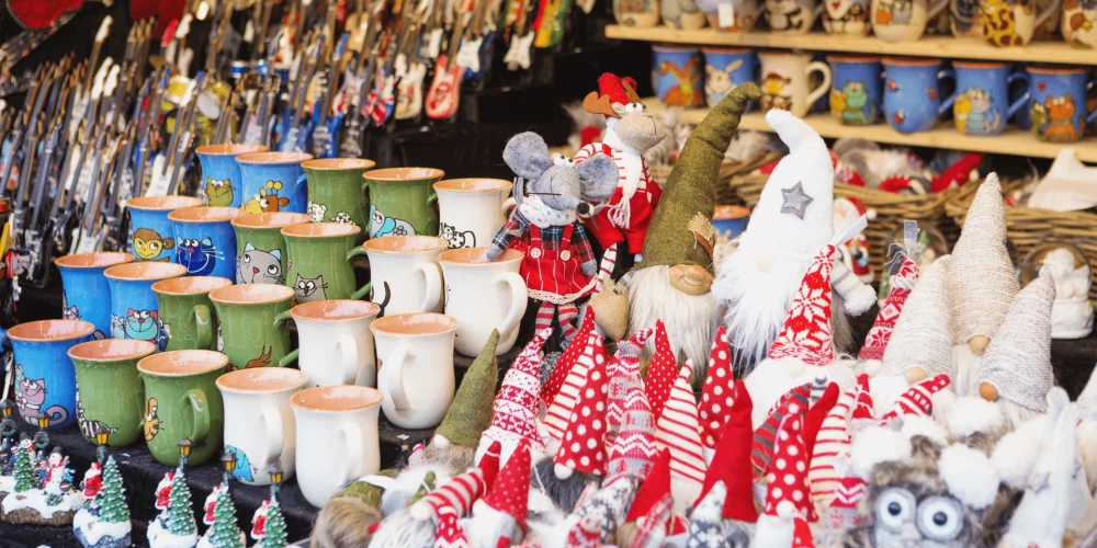 В этом году ярмарка объединит 417 местных продавцов, ремесленников, домашних производителей и компаний из Латвии (303), Литвы (85) и Эстонии (29), предлагая широкий выбор для всей семьи. 