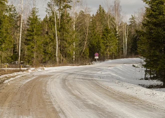 Noteikti kravu pārvadājumu ierobežojumi pa diviem Smiltenes novada ceļiem