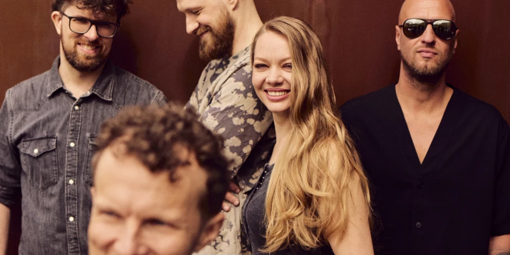 Latviešu melanholiskā poproka grupa "The Sound Poets' gada nogalē izziņo jaunu albumu un aicina uz koncertu Mežaparka zaļajā teātrī 2026. gada 29. augustā.