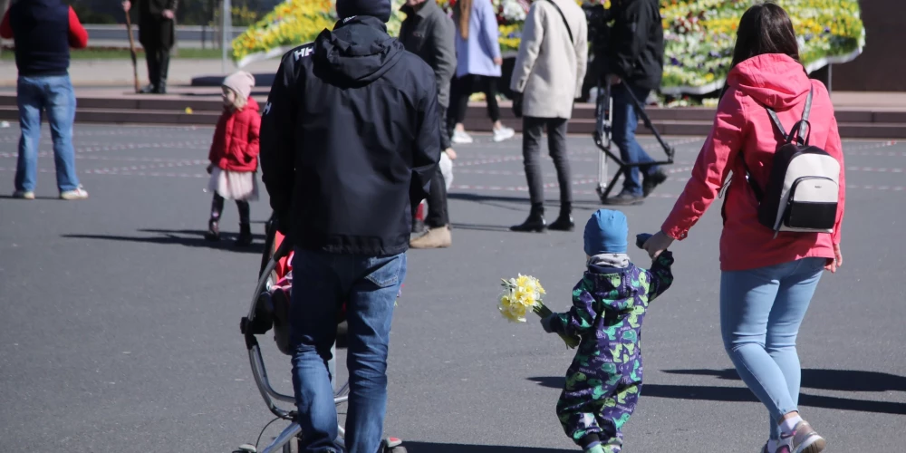 Nākamgad pieaugs vairāki pabalsti ģimenēm ar bērniem.