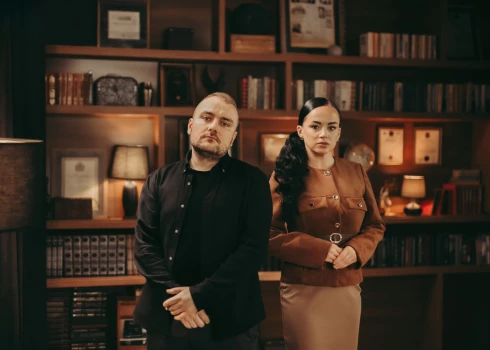 Sākts darbs pie Latvijā līdz šim nebijuša formāta - dokumentāla "true crime" jeb patiesu noziegumu žanra - kino kvalitātes raidījuma “Noziegums: Rekonstrukcija” izveides. "Tet TV" skatītāji pirmizrādi varēs lūkot jau 2026. gada sākumā. 