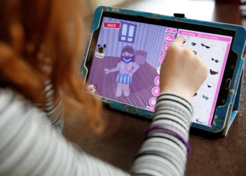 "Roblox" ir viena no pasaulē populārākajām spēļu platformām bērnu un pusaudžu vidū.