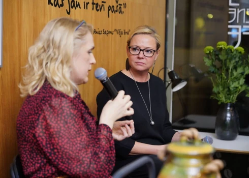 Rakstnieces Dženas Andersones grāmatas "Demiurgs" atvēršanas svētki.