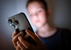 Viedtālruņa lietošana agrā bērnībā palielina aptaukošanās un depresijas risku pusaudžu gados