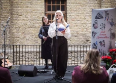 FOTO: Rukšāne,  Grencberga un citi pazīstami ļaudis svin Ziemassvētku stāstu grāmatas bērniem atvēršanas svētkus 